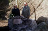 Karlo Vegelahn und Dr.Joachim Neander bei der Enthüllen des Gedenkstein für Bernhard Döllinger 